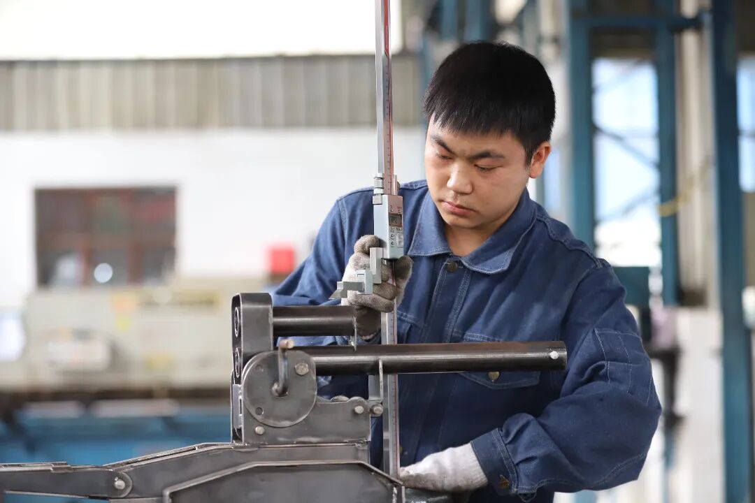 6.余倫剛 建筑金屬構(gòu)造項目優(yōu)勝獎